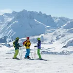 Carolines Warth - Bergblick, Terrasse, 2 Min Fussweg Bis Skilift & Tiefgarage - Ideal Fuer Familien Und Naturverbundene Paare Warth (Vorarlberg)