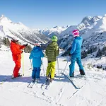 Carolines Warth - Bergblick, Terrasse, 2 Min Fussweg Bis Skilift & Tiefgarage - Ideal Fuer Familien Und Naturverbundene Paare Apartament *