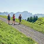 Carolines Appartement Warth - Bergblick, Terrasse, 2 Min Fussweg Bis Skilift & Tiefgarage - Ideal Fuer Familien Und Naturverbundene Paare Warth (Vorarlberg)