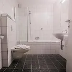 Carolines Appartement Warth - Bergblick, Terrasse, 2 Min Fussweg Bis Skilift & Tiefgarage - Ideal Fuer Familien Und Naturverbundene Paare *