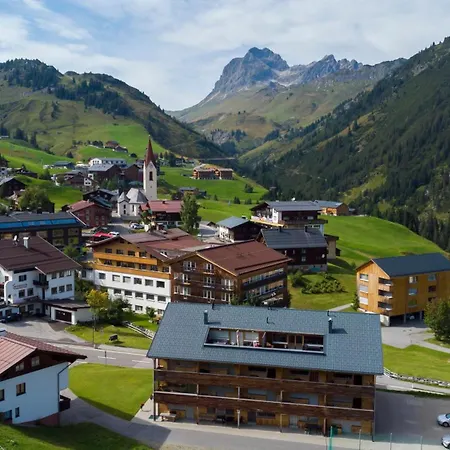 Carolines Warth - Bergblick, Terrasse, 2 Min Fussweg Bis Skilift & Tiefgarage - Ideal Fuer Familien Und Naturverbundene Paare Lägenhet Warth (Vorarlberg)