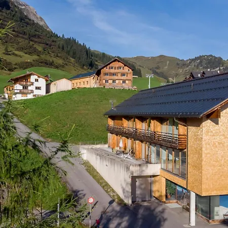 Carolines Warth - Bergblick, Terrasse, 2 Min Fussweg Bis Skilift & Tiefgarage - Ideal Fuer Familien Und Naturverbundene Paare *