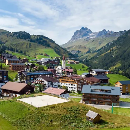 Carolines Warth - Bergblick, Terrasse, 2 Min Fussweg Bis Skilift & Tiefgarage - Ideal Fuer Familien Und Naturverbundene Paare Warth (Vorarlberg)