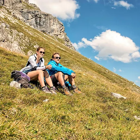 Apartment Carolines Appartement Warth - Bergblick, Terrasse, 2 Min Fussweg Bis Skilift & Tiefgarage - Ideal Fuer Familien Und Naturverbundene Paare *