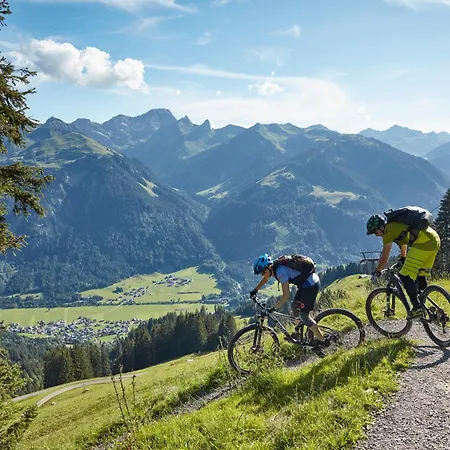 Carolines Warth - Bergblick, Terrasse, 2 Min Fussweg Bis Skilift & Tiefgarage - Ideal Fuer Familien Und Naturverbundene Paare Lägenhet Warth (Vorarlberg)