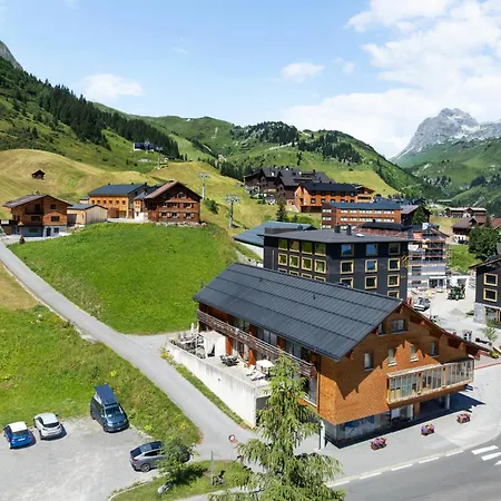 Carolines Warth - Bergblick, Terrasse, 2 Min Fussweg Bis Skilift & Tiefgarage - Ideal Fuer Familien Und Naturverbundene Paare