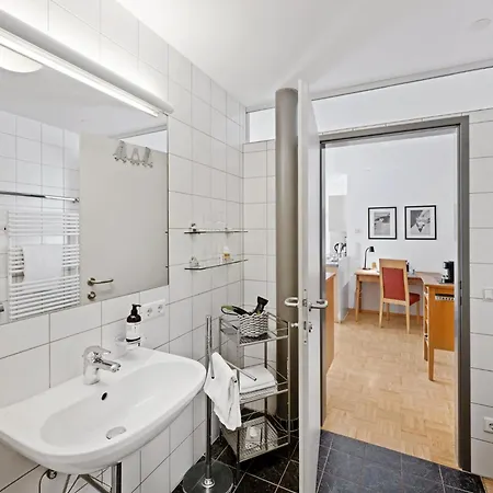 Carolines Warth - Bergblick, Terrasse, 2 Min Fussweg Bis Skilift & Tiefgarage - Ideal Fuer Familien Und Naturverbundene Paare *