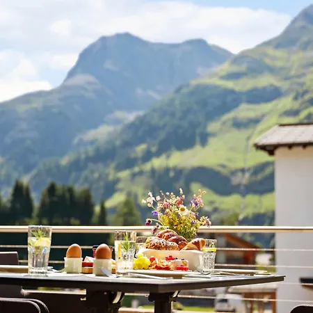 Carolines Warth - Bergblick, Terrasse, 2 Min Fussweg Bis Skilift & Tiefgarage - Ideal Fuer Familien Und Naturverbundene Paare Lägenhet *