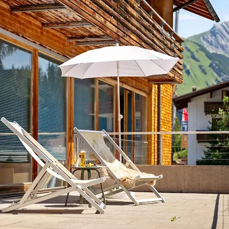 Carolines Warth - Bergblick, Terrasse, 2 Min Fussweg Bis Skilift & Tiefgarage - Ideal Fuer Familien Und Naturverbundene Paare