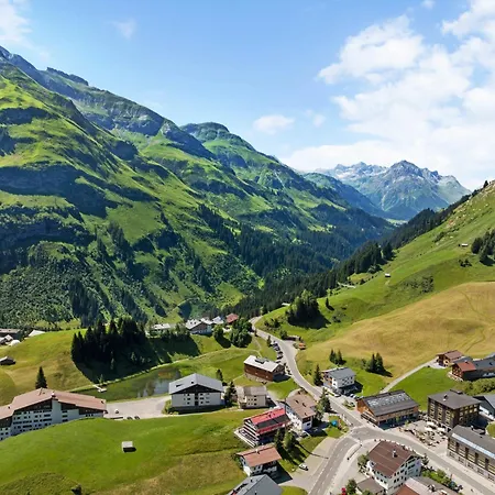 Carolines Warth - Bergblick, Terrasse, 2 Min Fussweg Bis Skilift & Tiefgarage - Ideal Fuer Familien Und Naturverbundene Paare Lägenhet Warth (Vorarlberg)