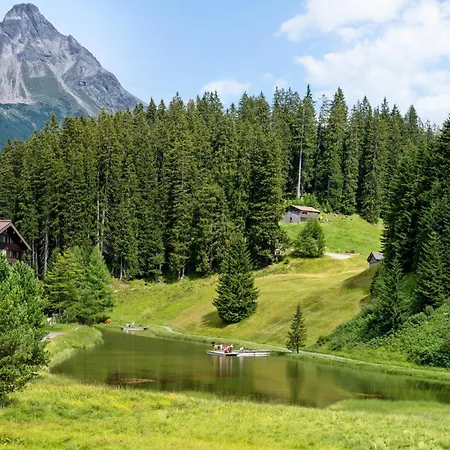 Carolines Warth - Bergblick, Terrasse, 2 Min Fussweg Bis Skilift & Tiefgarage - Ideal Fuer Familien Und Naturverbundene Paare *