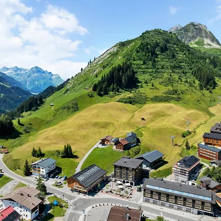 Lägenhet Carolines Warth - Bergblick, Terrasse, 2 Min Fussweg Bis Skilift & Tiefgarage - Ideal Fuer Familien Und Naturverbundene Paare Warth (Vorarlberg)